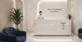 تصویر طراحی‌شده فضای پذیرش کلینیک